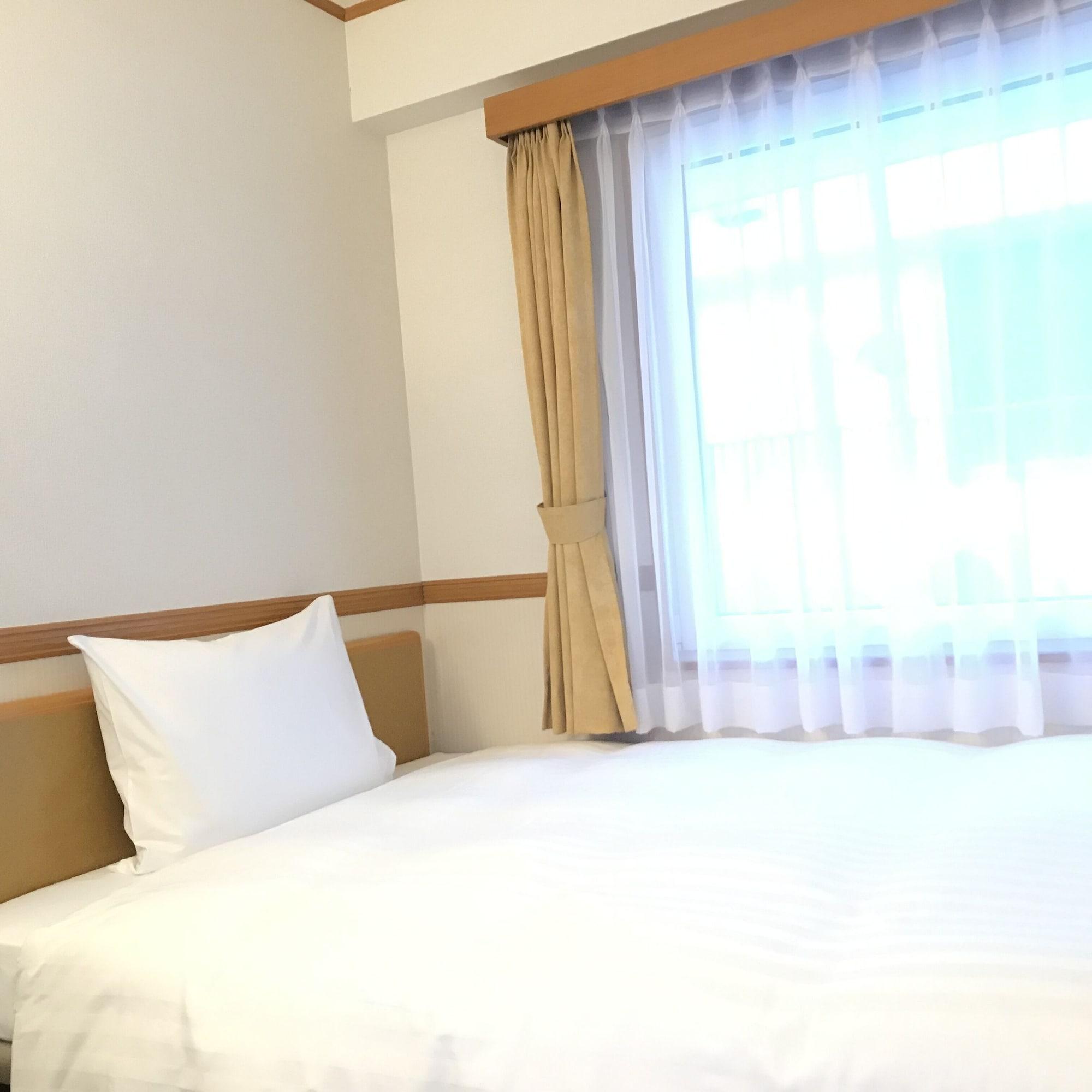 Toyoko Inn Yokohama Tsurumi Eki Higashi Guchi Dış mekan fotoğraf