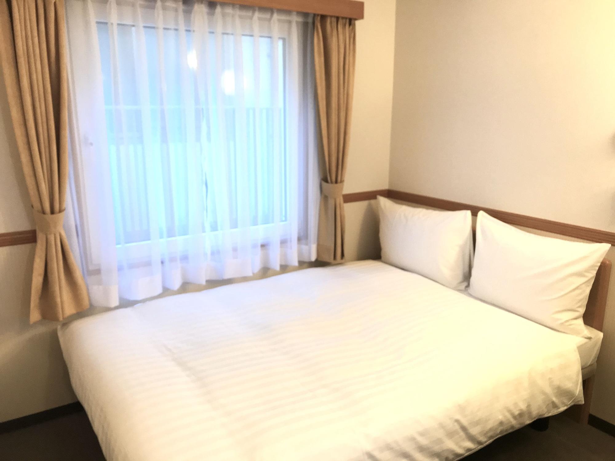 Toyoko Inn Yokohama Tsurumi Eki Higashi Guchi Dış mekan fotoğraf