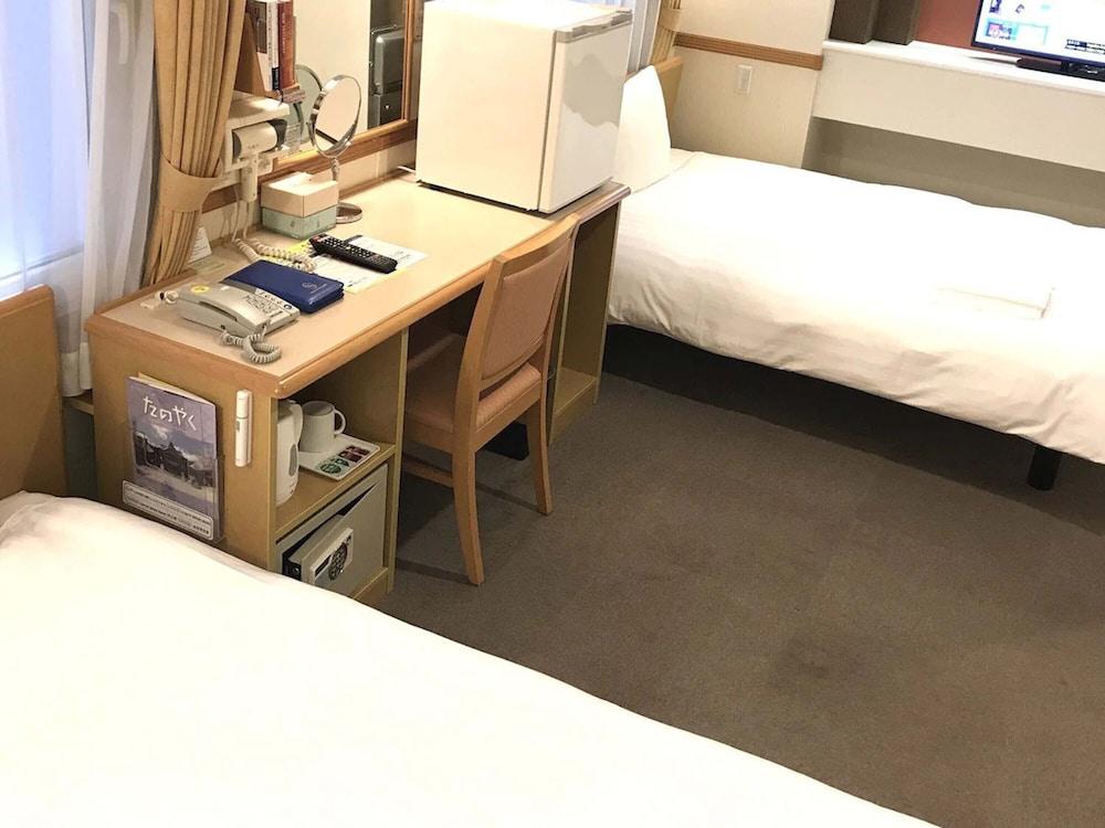 Toyoko Inn Yokohama Tsurumi Eki Higashi Guchi Dış mekan fotoğraf