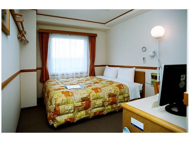 Toyoko Inn Yokohama Tsurumi Eki Higashi Guchi Dış mekan fotoğraf